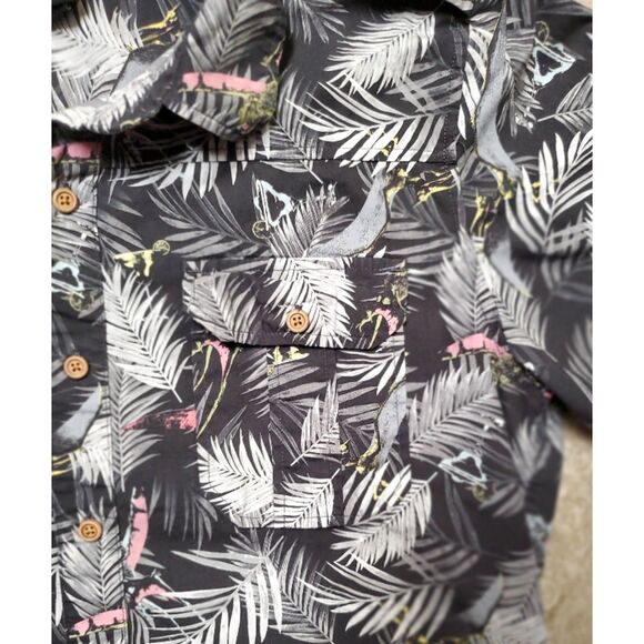 Jurassic World Short Sleeve Button Down Dinosaur Shirt Size M - Picture 4 of 4